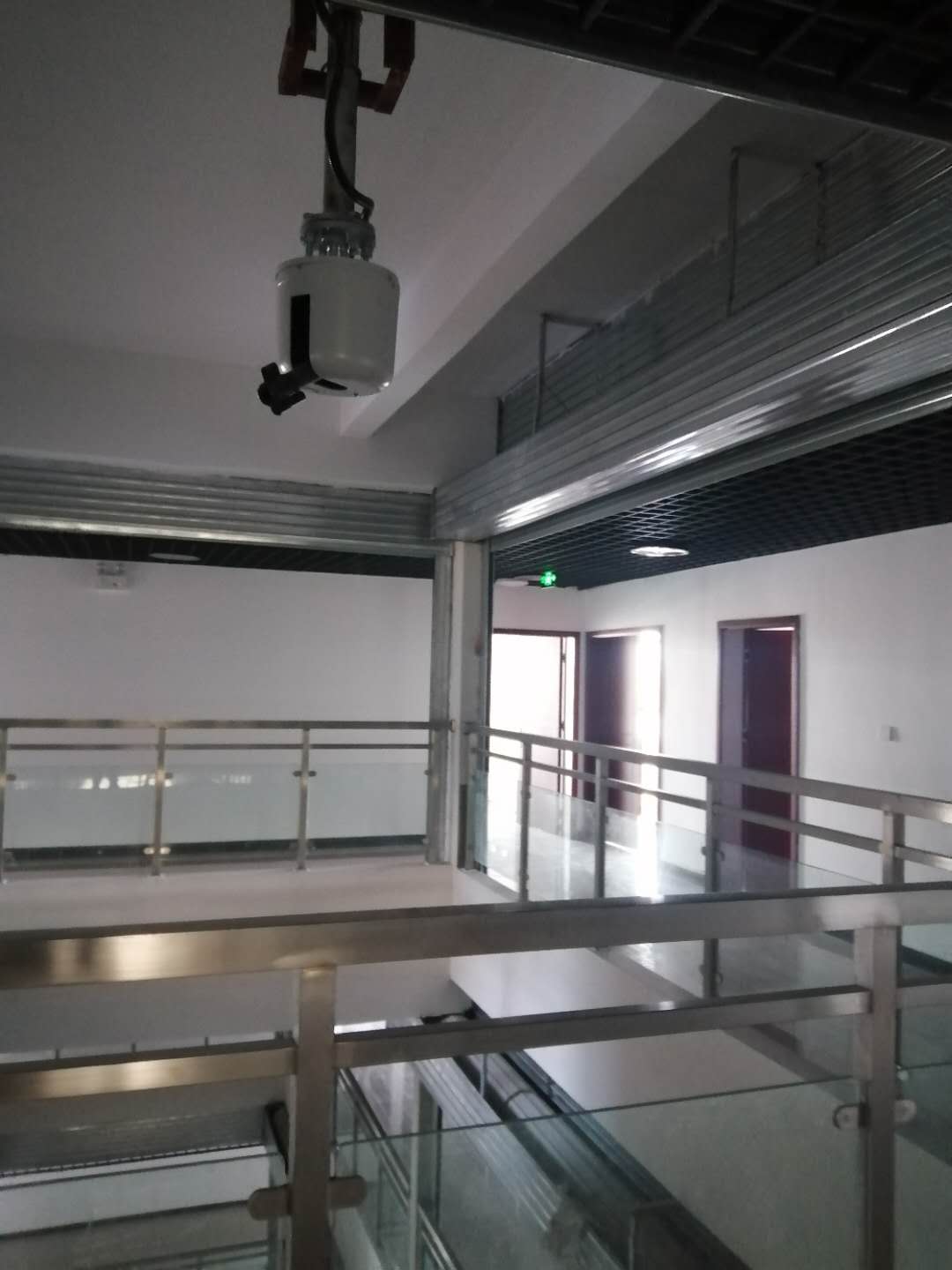 新密市環(huán)?？萍季C合體工地鋼制防火卷簾門