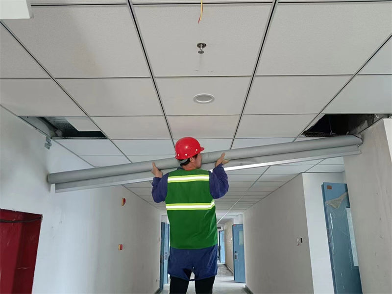 電動擋煙垂壁安裝中